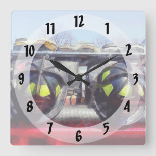 Horloge Carrée Casque d'incendie et bottes