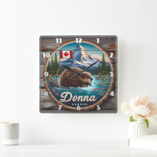 Horloge Carrée Castor canadien en étang forestier avec montagnes