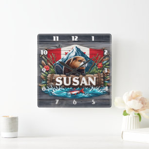 Horloge Carrée Castor rustique par Snowy Mountain