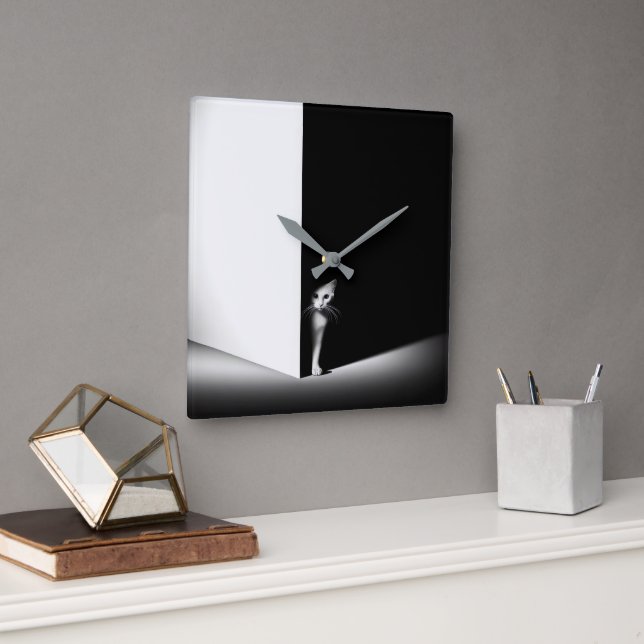 Horloge Carrée Chat Blanc Dans Les Ombres Noires (Bureau)
