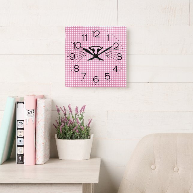 Horloge Carrée Chat Whiskers sur En vichy rose et blanc (Salle de lecture)