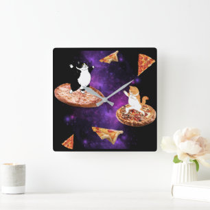 Horloge Carrée Chats amusants faisant de la pizza dans l'espace
