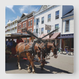 Horloge Carrée Cheval et transport sur l'île Mackinac, Michigan