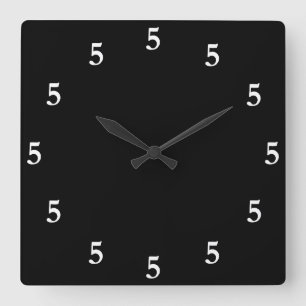 Horloge Carrée Cinq heures blanches quelque part sur fond noir