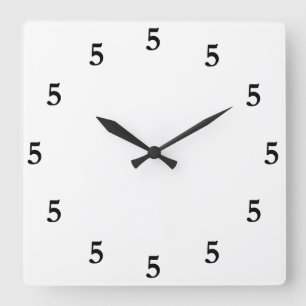 Horloge Carrée Cinq heures noires quelque part sur fond blanc