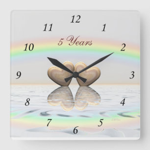 Horloge Carrée Coeurs en bois du 5e anniversaire