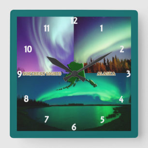 Horloge Carrée Collage des aurores boréales de l'Alaska