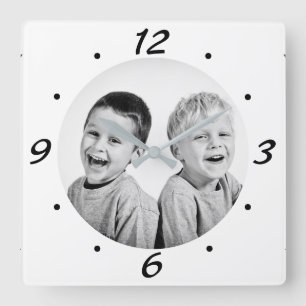 Horloge Carrée Collage photo moderne en noir et blanc