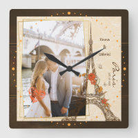 Couple romantique s'étreignant près de la tour eif