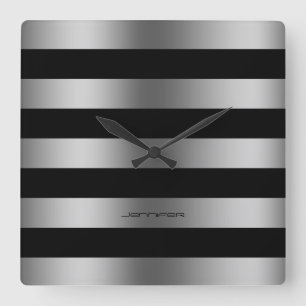 Horloge Carrée Design moderne Gris Argent Sur Arrière - plan Noir