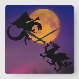 Horloge Carrée Dragon Vs Dragon Silhouette et Mur Lune