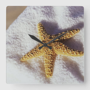 Horloge Carrée Étoiles de mer sur une serviette
