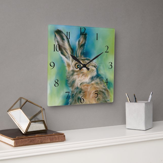 Horloge Carrée Exubérance de lièvre sauvage Art pastel (Bureau)