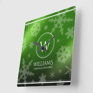 Horloge Carrée Festif Green Foil Snowflakes Nom du monogramme