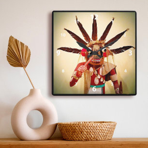 Horloge Carrée Funny Face Wood Kachina Doll Enjoy
