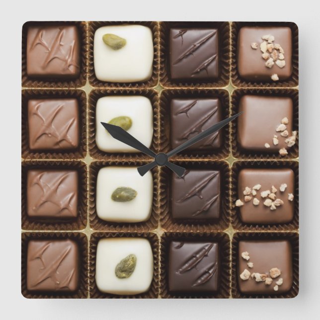 Horloge Carrée Handmade luxury chocolate in a box (Recto)