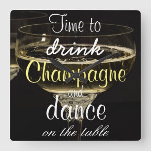 Horloge Carrée Heure de boire le champagne et la danse sur la