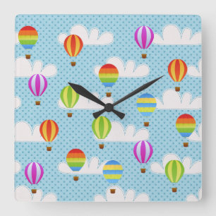 Horloge Carrée Hot Air Ballons à Cloudy Dotty Sky