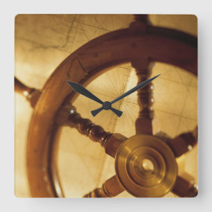 Horloge Carrée La roue et la carte des bateaux