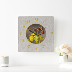 Horloge Carrée Le papillon Tortoiseshell de Milbert ajoute votre 