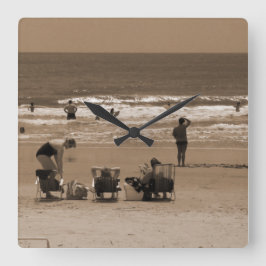 Horloge Carrée Les nageurs sur la plage - photo éponyme