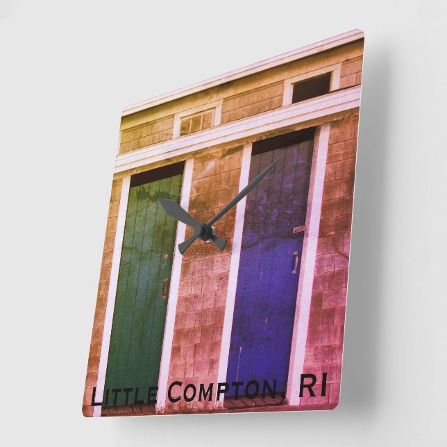 Horloge Carrée Little Compton, RI Summer Beach Cabanas (LC) (Angle)