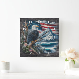 Horloge Carrée Majestic Eagle surplombant la montagne et l'océan