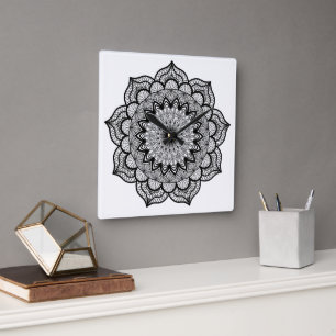 Horloge Carrée Mandala noir sur fond blanc