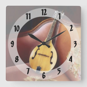 Horloge Carrée Mandoline sur canapé