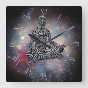 Horloge Carrée Maze homme dans la pose de lotus