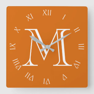 Horloge Carrée Monogram White Script Roman Numbers On Orange