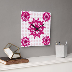 Horloge Carrée Motif de fleur de kaléidoscope abstrait coloré Thr