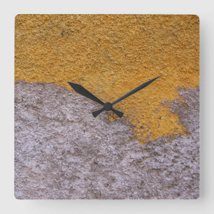 Horloge Carrée Mur cru rugueux de construction de Beton aucuns