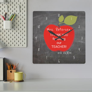 Horloge Carrée Nom de l'enseignant   Red pomme blackboard merci