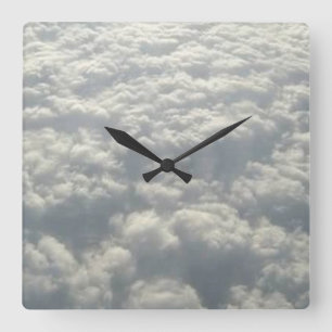 HORLOGE CARRÉE NUAGES FLUFFY BLANCS