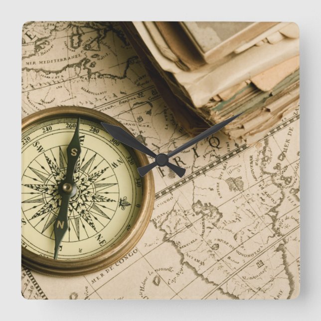 Horloge Carrée Old compass over Ancient Map (Recto)