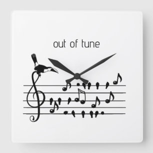 Horloge Carrée Out of Tune, toucan rejoignant les oiseaux chanteu