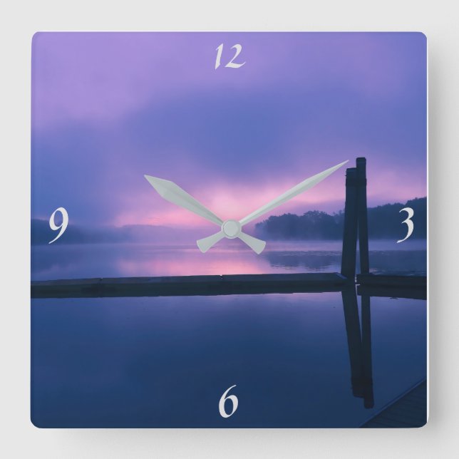 Horloge Carrée Paysage paisible de soleil violet/rose sur l'eau (Recto)
