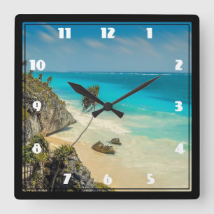 Horloge Carrée Plage tropicale aux palmiers balayés par le vent