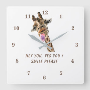 Horloge Carrée Playful Giraffe Tongue Out Wall Clock Custom