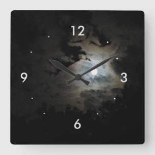 Horloge Carrée Pleine lune et nuages sur le noir
