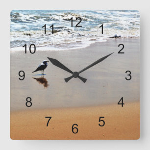 Horloge Carrée Réflection séagulle avec sable et ocean beach