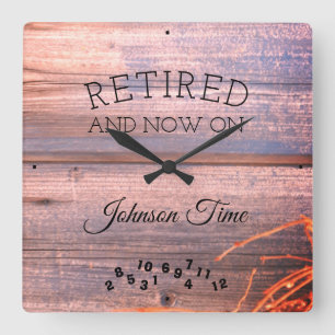 Horloge Carrée Retired Now On Any Name Time Rustic Board Image