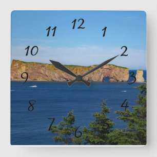 Horloge Carrée Rocher Percé dans le golfe du Saint-Laurent