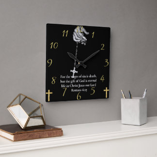 Horloge Carrée Romans 6:23 croix de main tenant