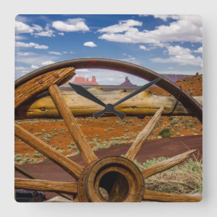 Horloge Carrée Roue de wagon en gros plan, Arizona