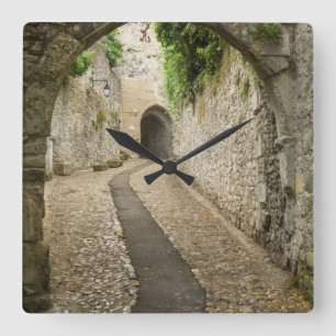 Horloge Carrée Rue en pierre grise, France