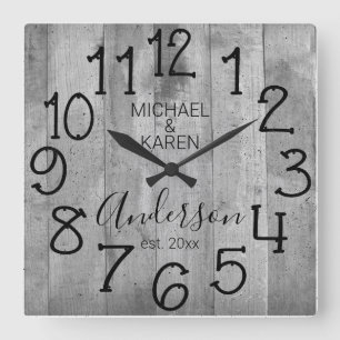 Horloge Carrée Russe Barn Wood Farmhouse Nom de famille personnal