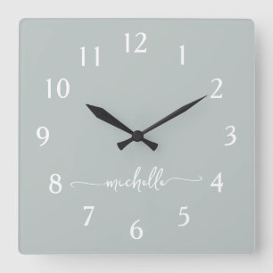 Horloge Carrée Signature Script Monogramme Vert Sauge Minimaliste