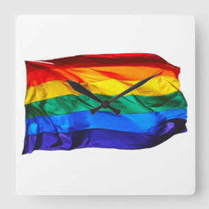 Horloge Carrée SlipperyJoe's drapeau gay pride agitant des couleu